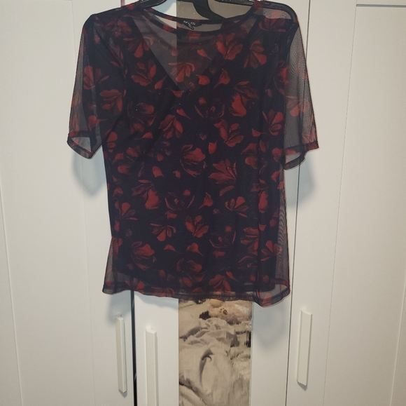 Beautiful blouse - Picture 1 of 2